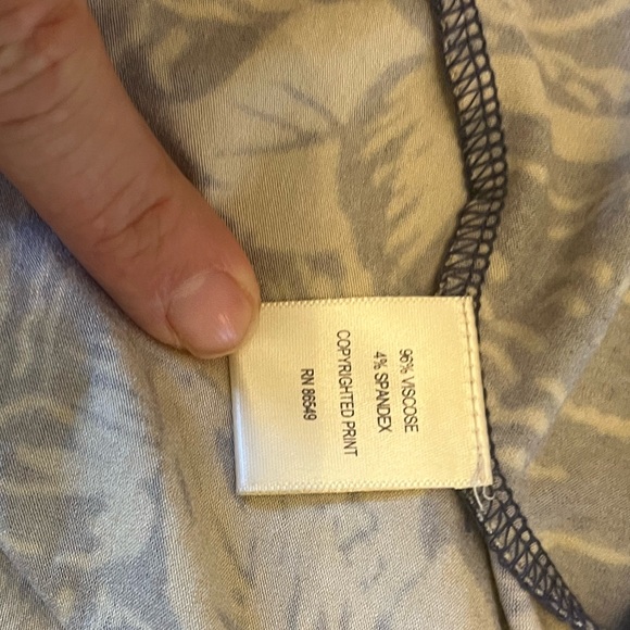 Tommy Bahama women’s skirt, size medium blue and cream - Picture 3 of 7